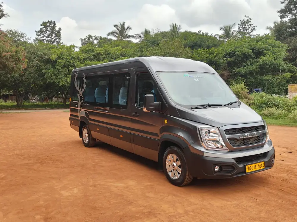 Force Urbania 12+1 seater vehicle exterior